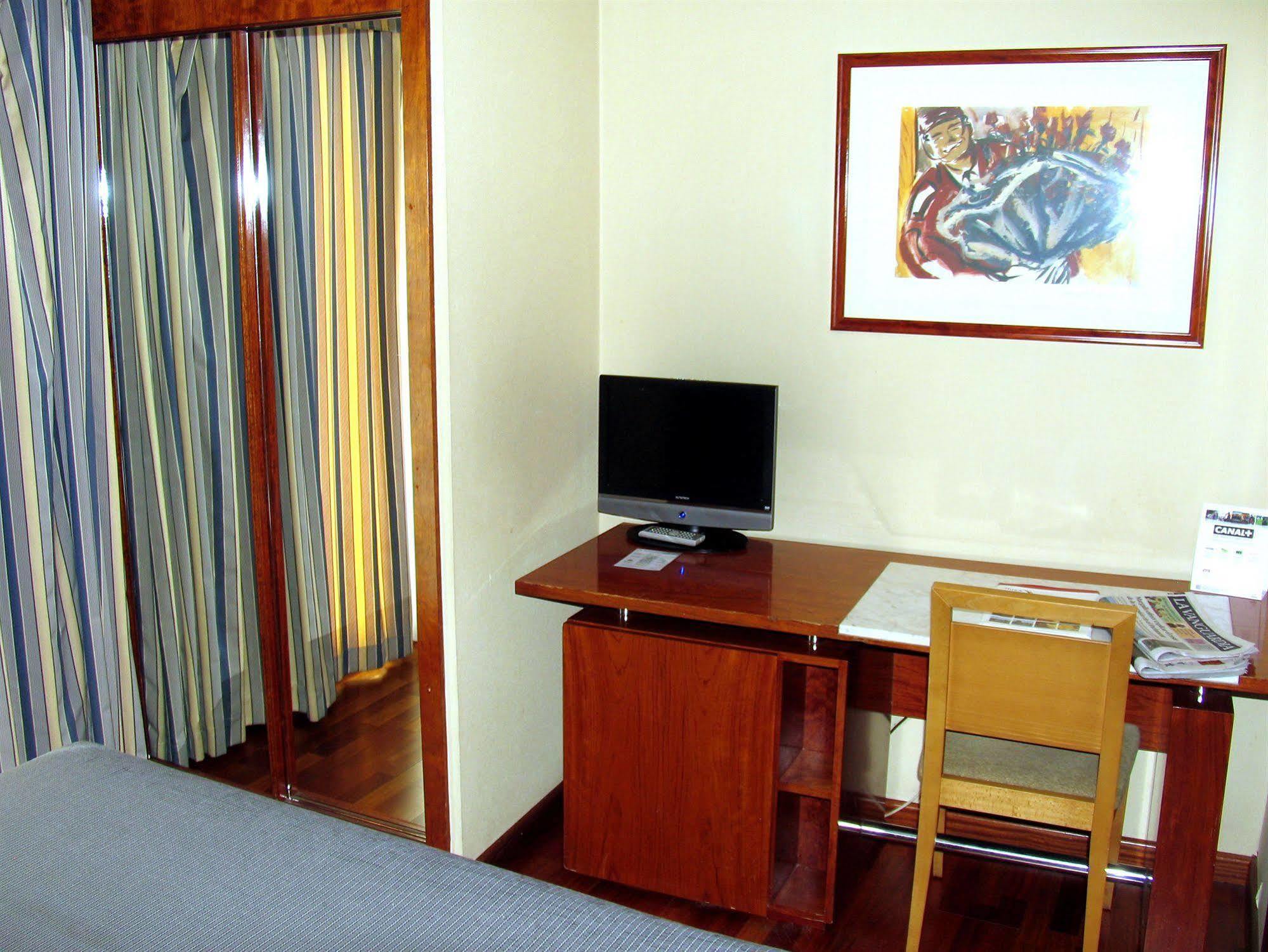 Hotel Pedralbes Барселона Экстерьер фото