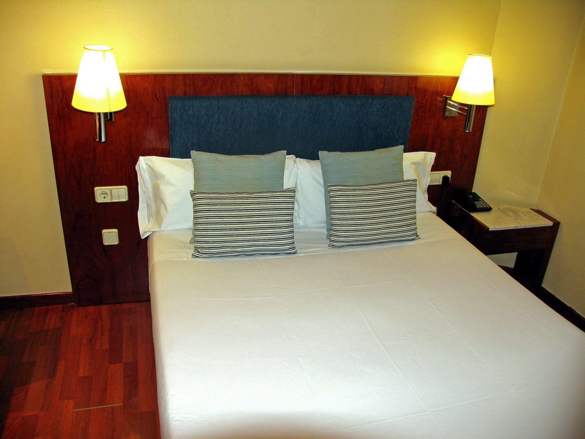 Hotel Pedralbes Барселона Экстерьер фото
