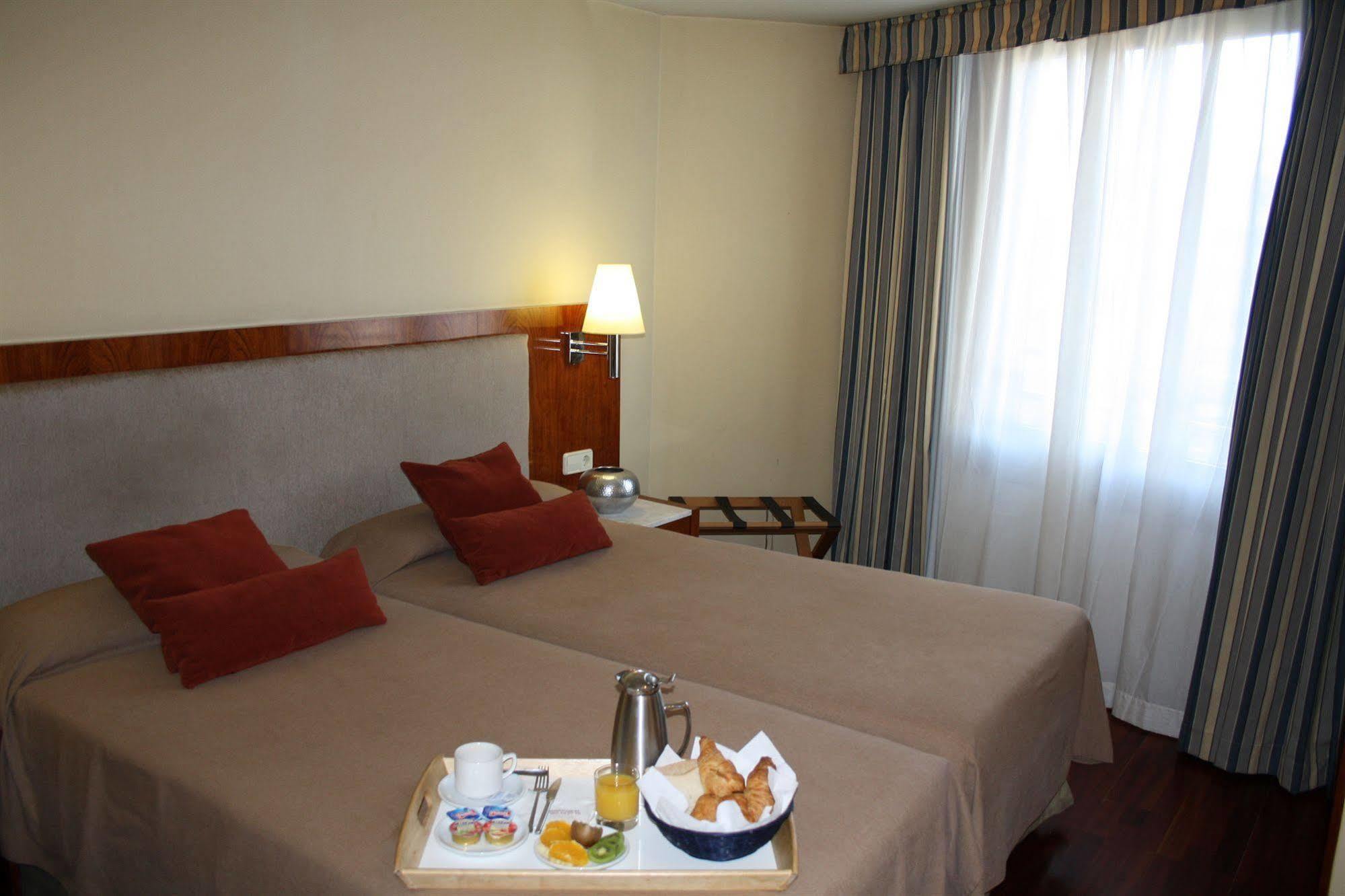 Hotel Pedralbes Барселона Экстерьер фото